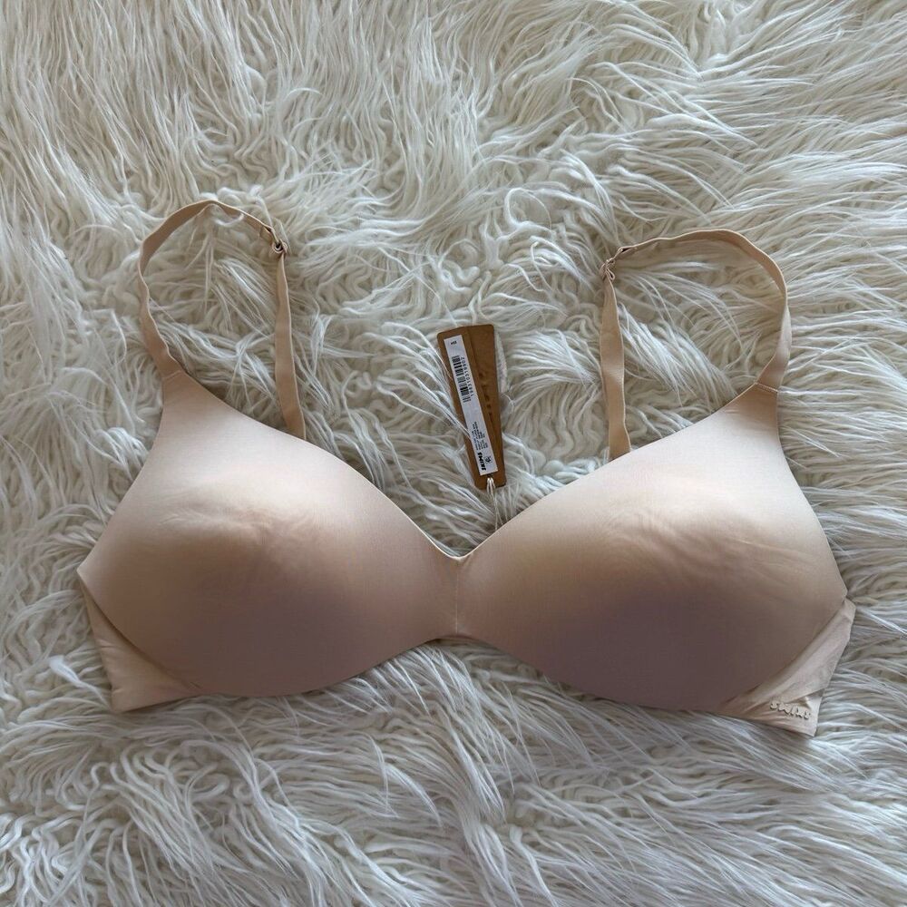Skims Wireless Form Pushup Plunge Bra Sand Size 42C